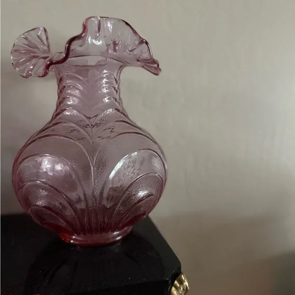 Vintage Fenton Elegant Pink Glass Vase - Picture 1 of 4